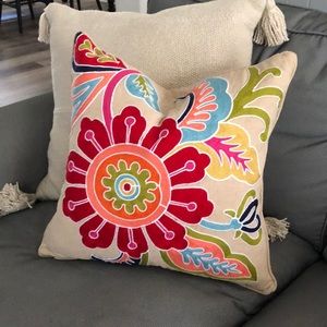 ❤️ Levtex Jules Crewel Flower Decorative Pillow Cover